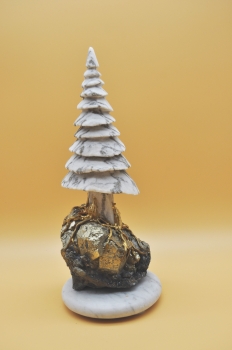 Binntree auf Pyritkristall